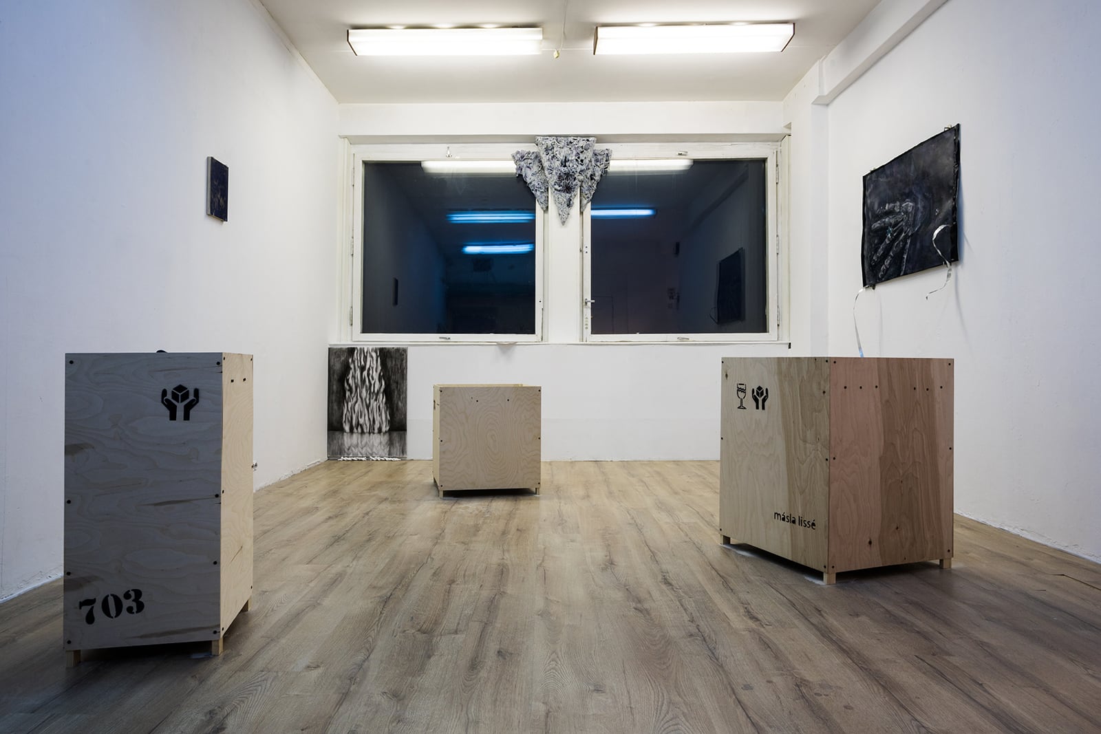 article image; primary-color: #938F8C;