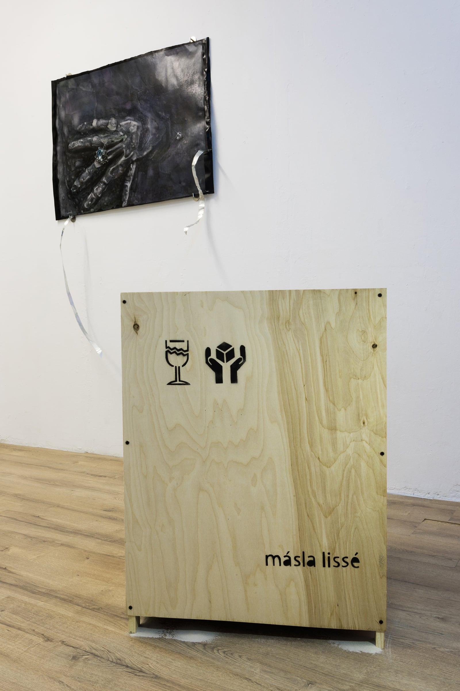 article image; primary-color: #B4AE9E;