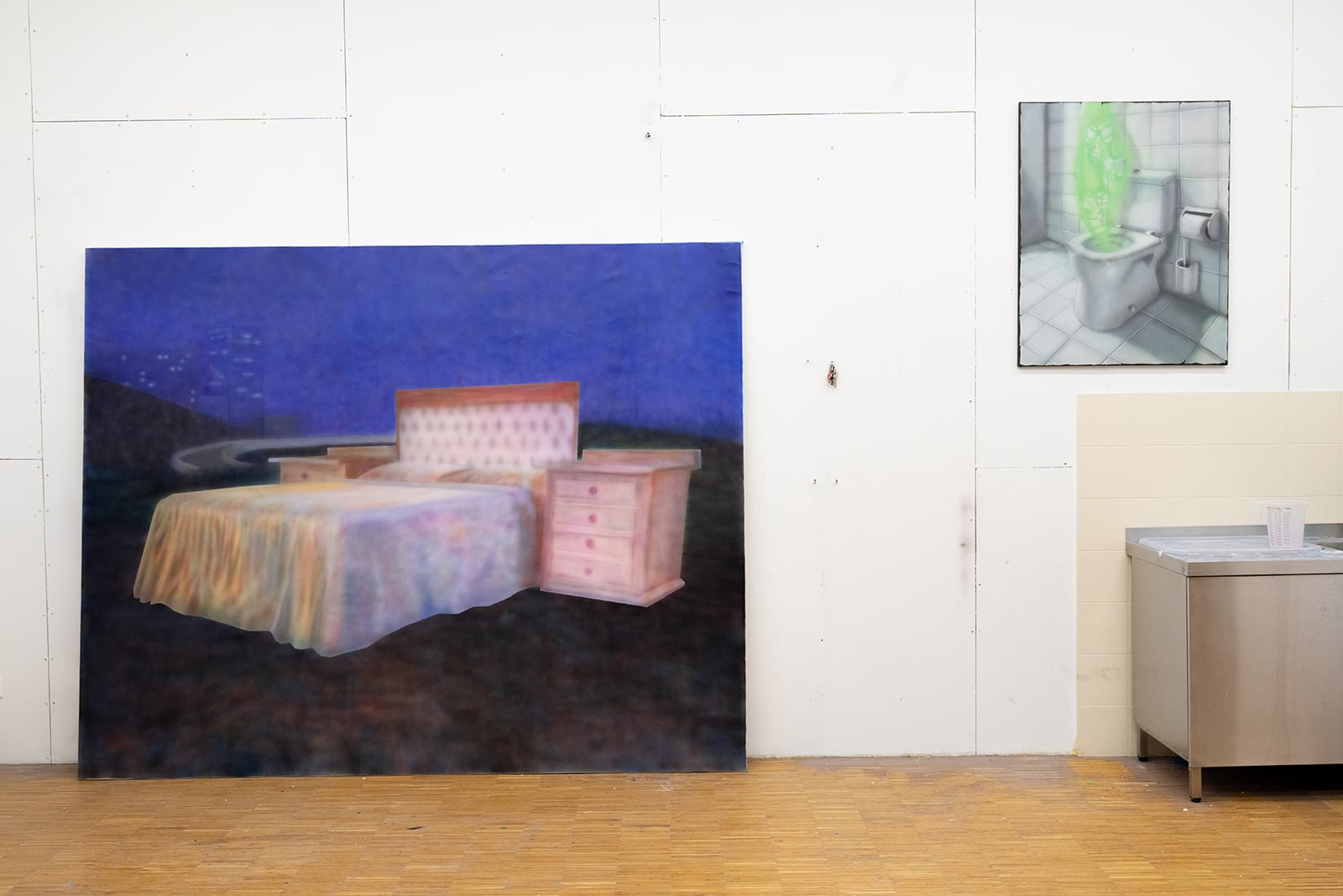 article image; primary-color: #B5ABAA;