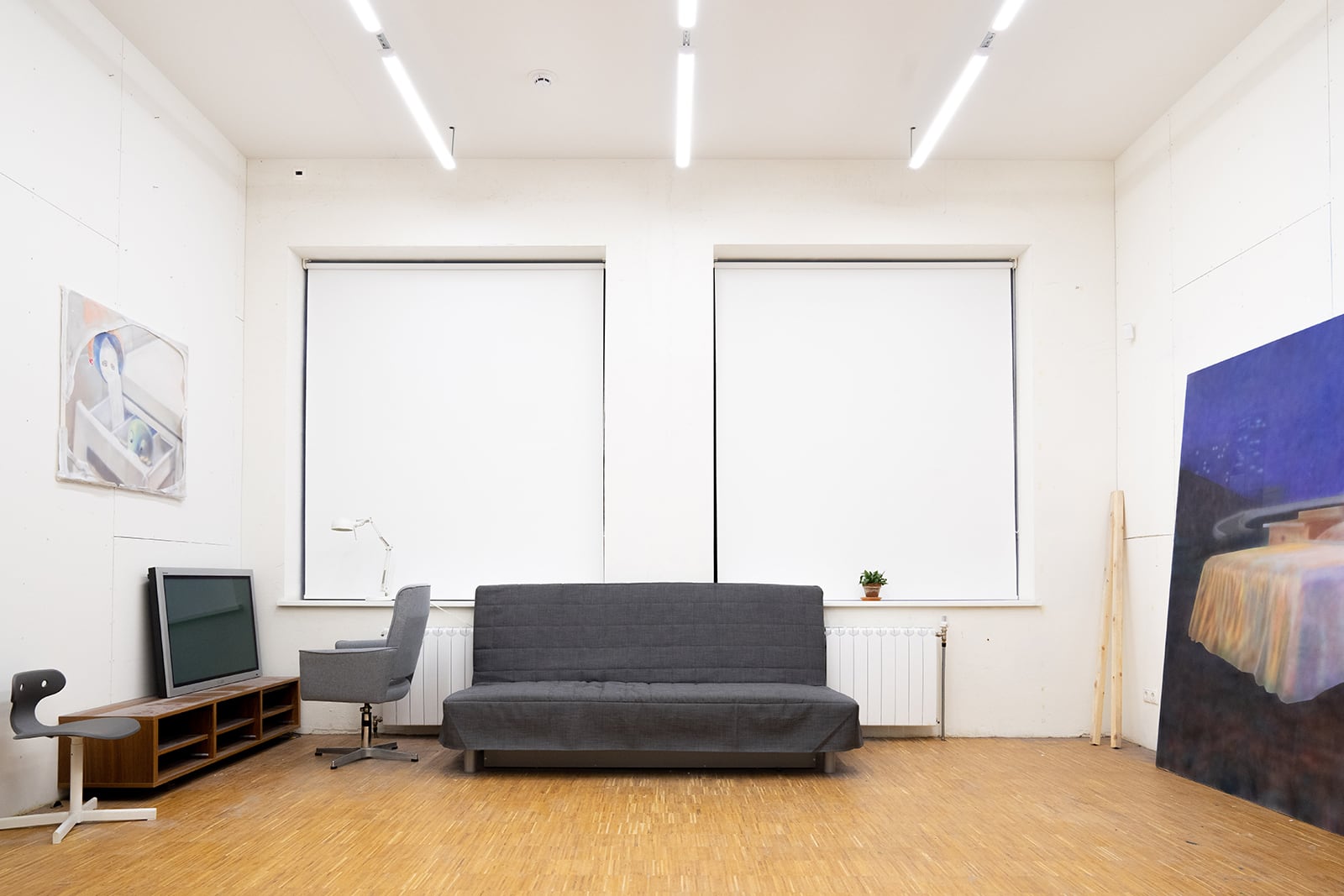 article image; primary-color: #CAC1BA;