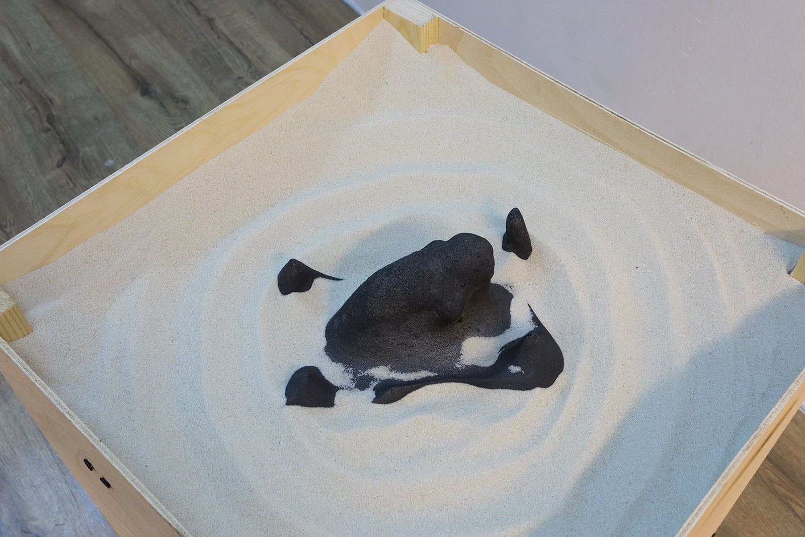 article image; primary-color: #9D9E99;