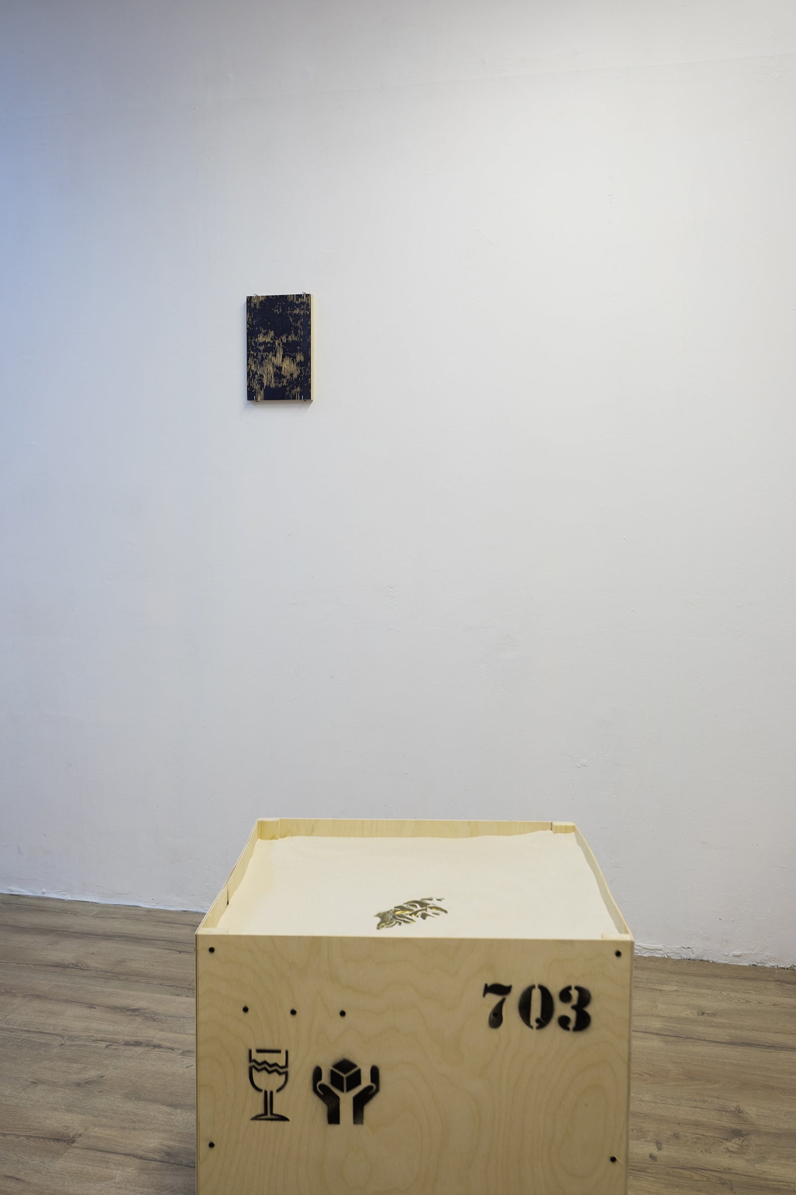 article image; primary-color: #B9B6AF;