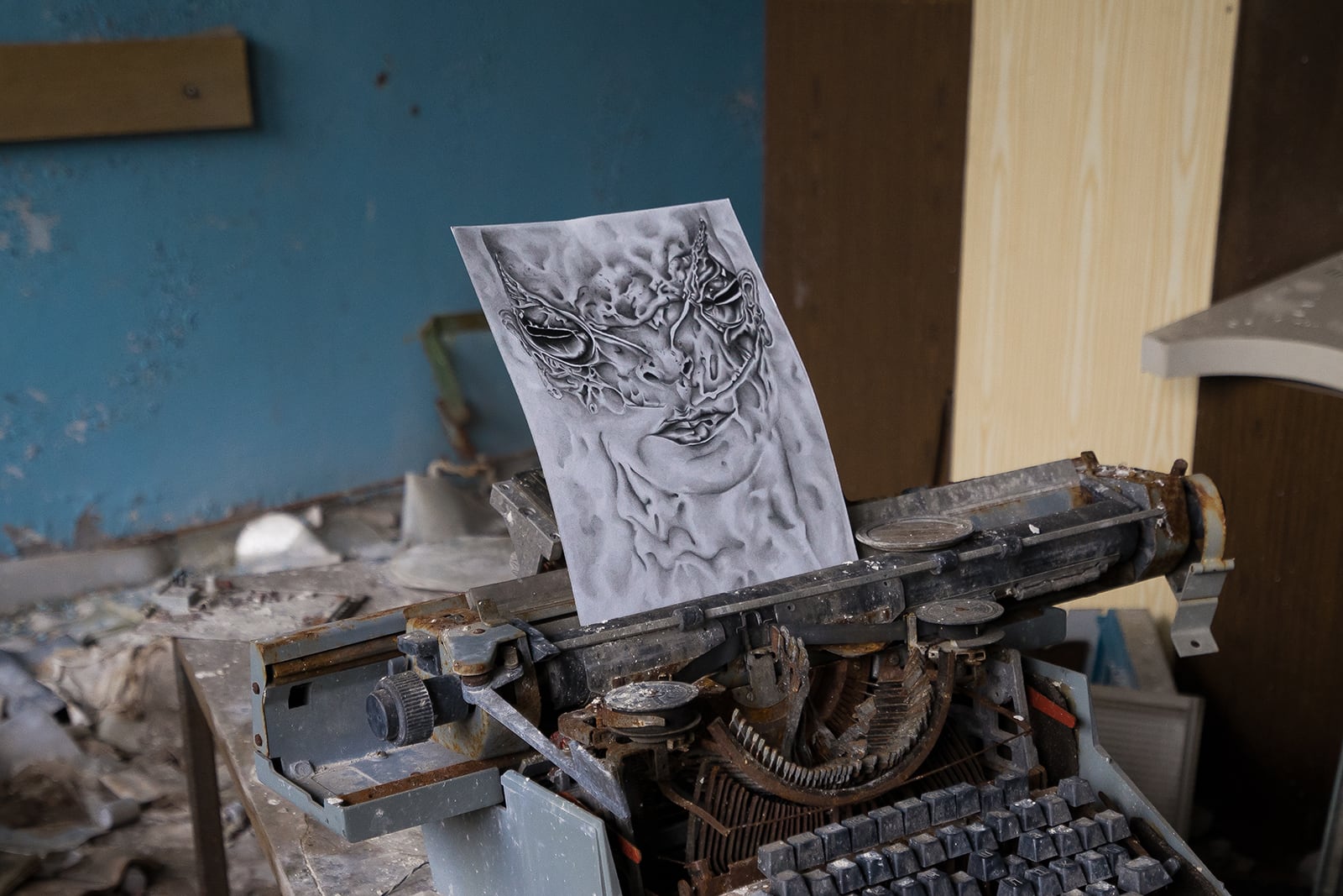 article image; primary-color: #515554;