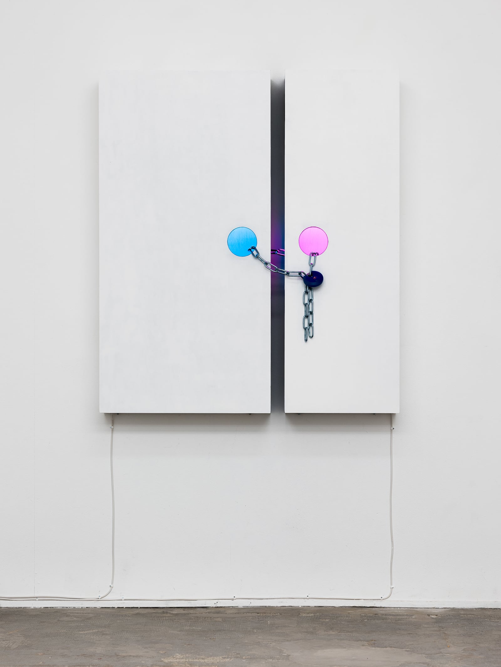 article image; primary-color: #D0D0D0;