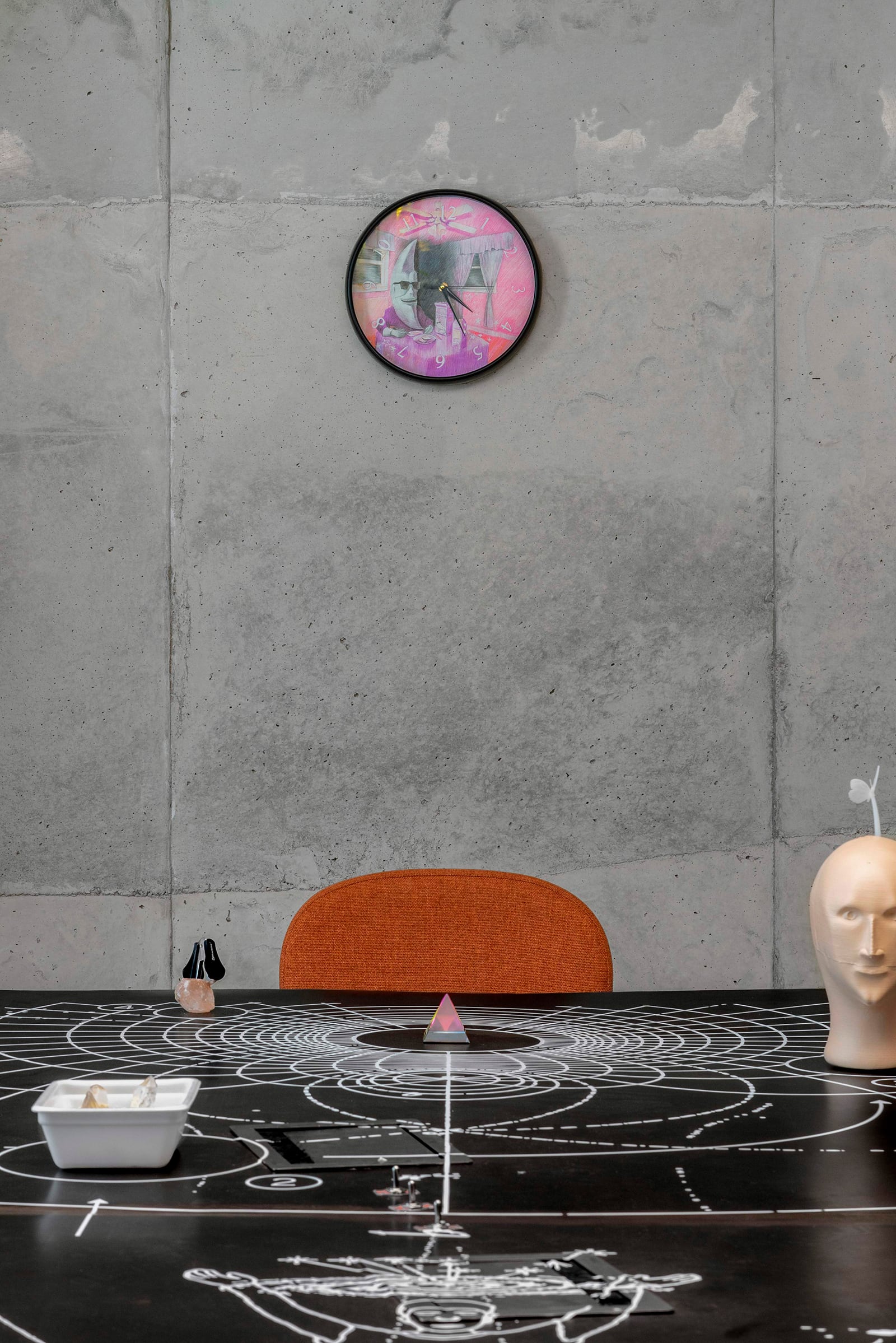 article image; primary-color: #807876;