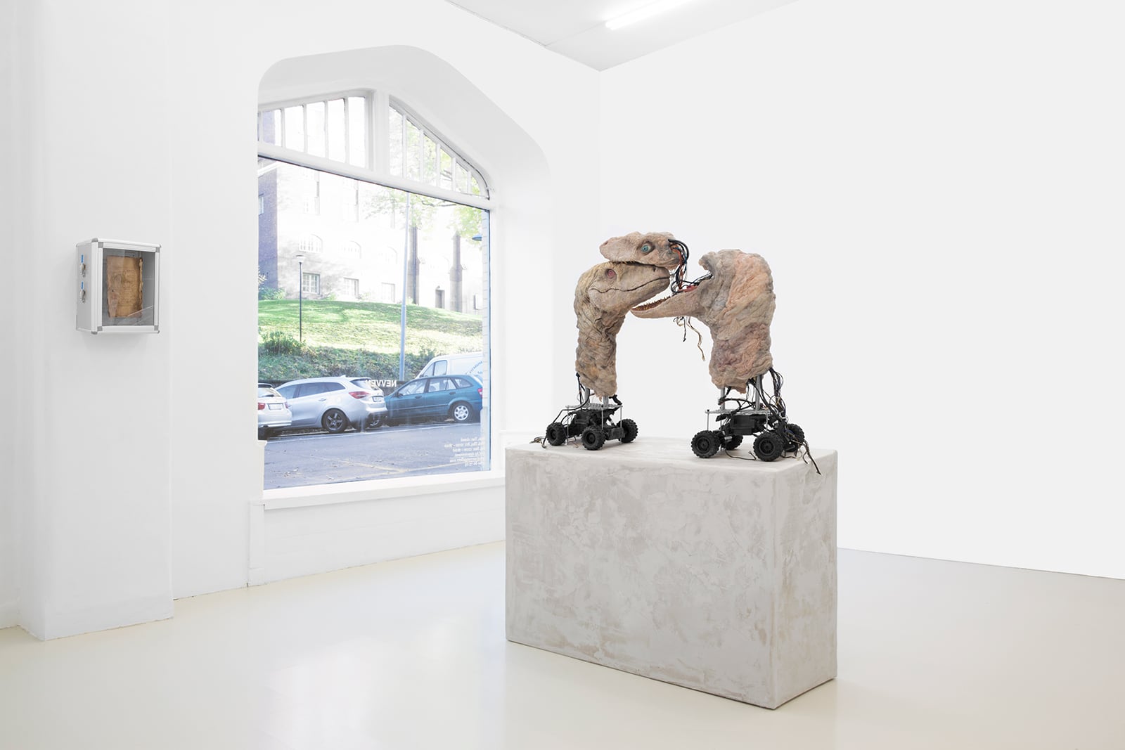 article image; primary-color: #DDDED9;