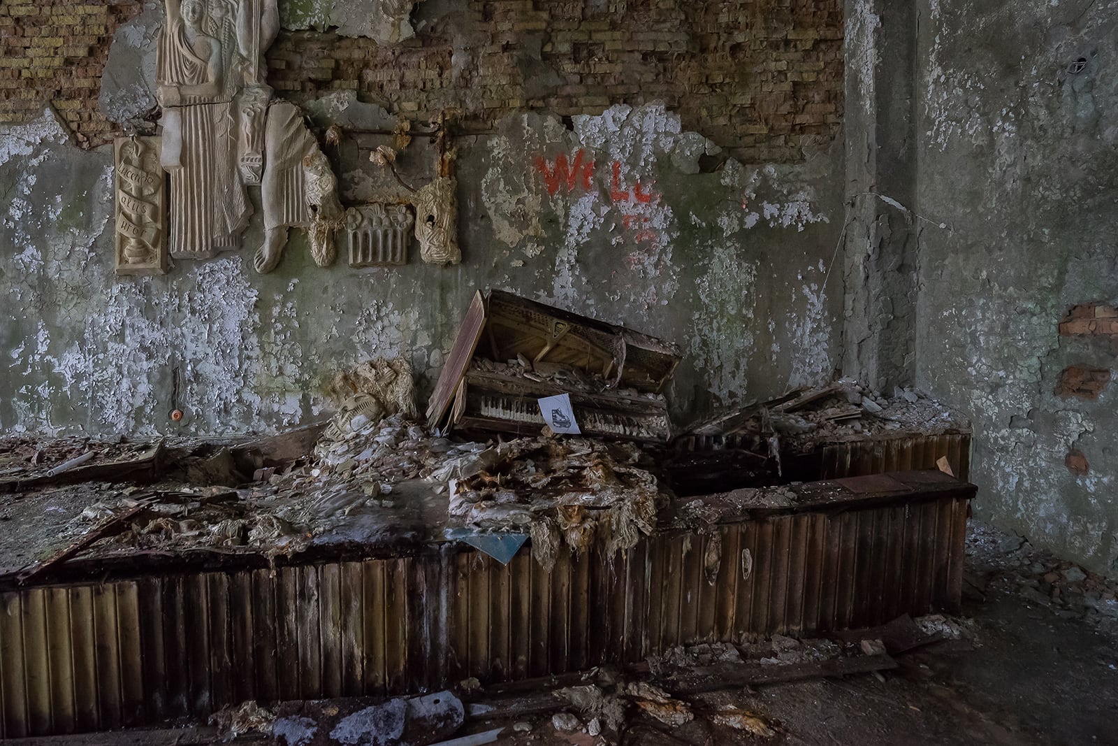 article image; primary-color: #433C36;