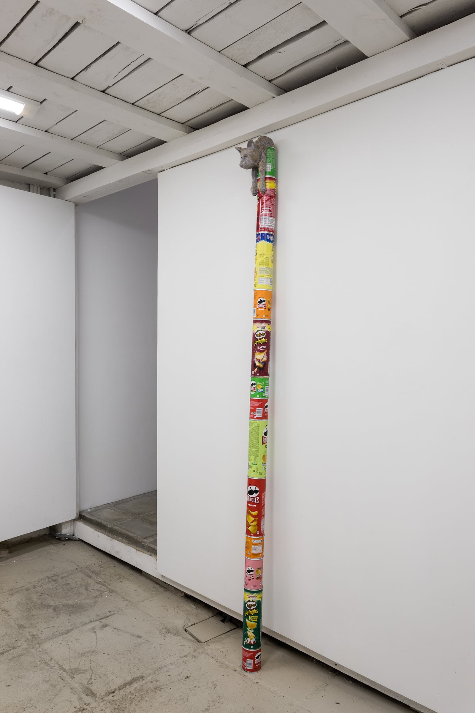 article image; primary-color: #B4B1AA;