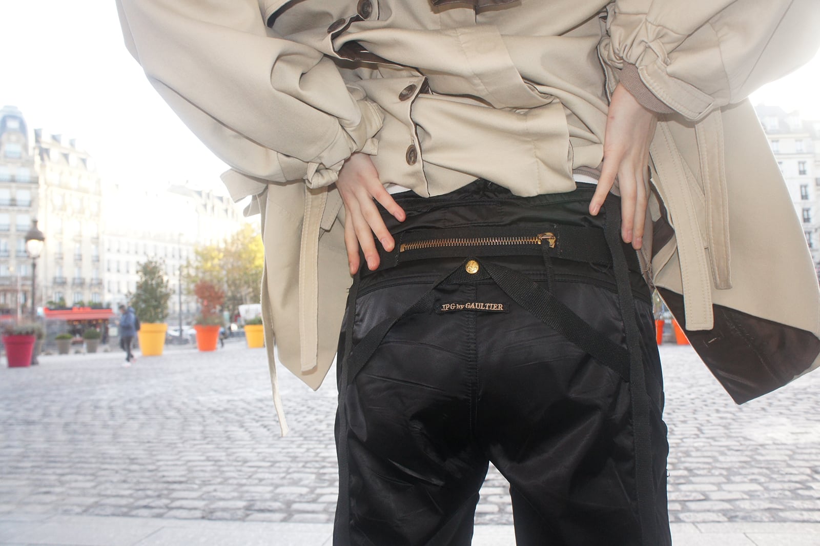 article image; primary-color: #A39C96;