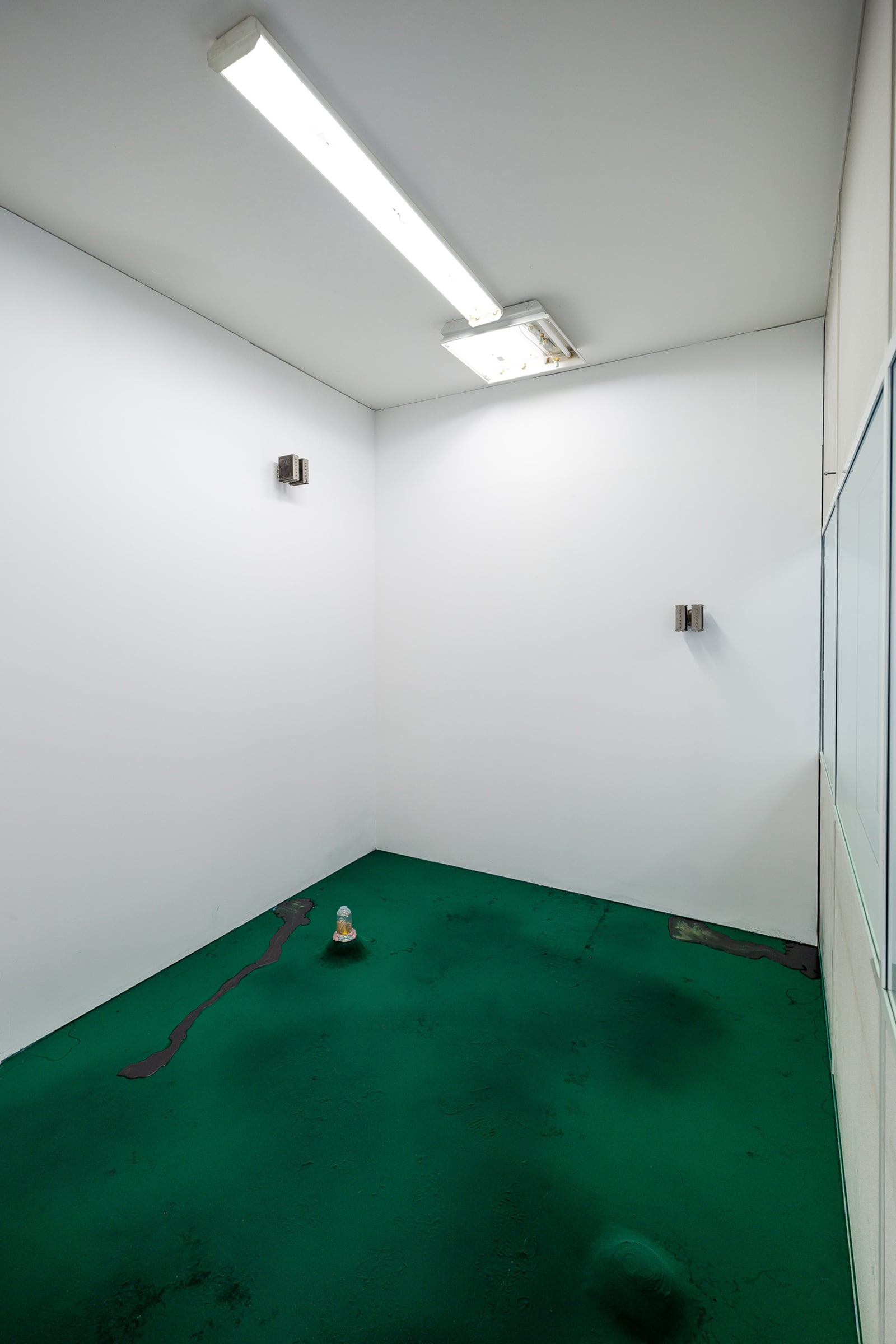 article image; primary-color: #879A94;