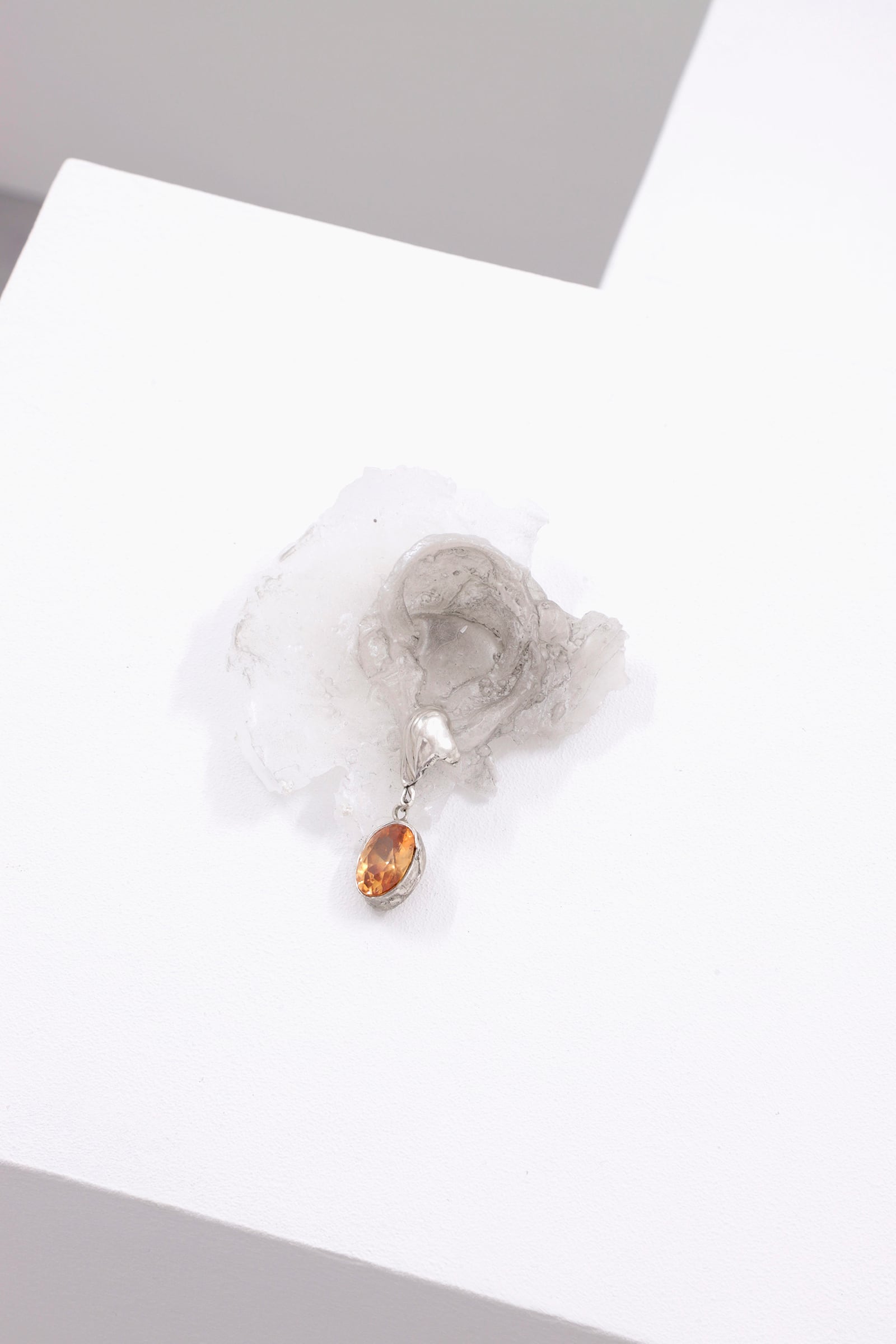 article image; primary-color: #EDE8EE;