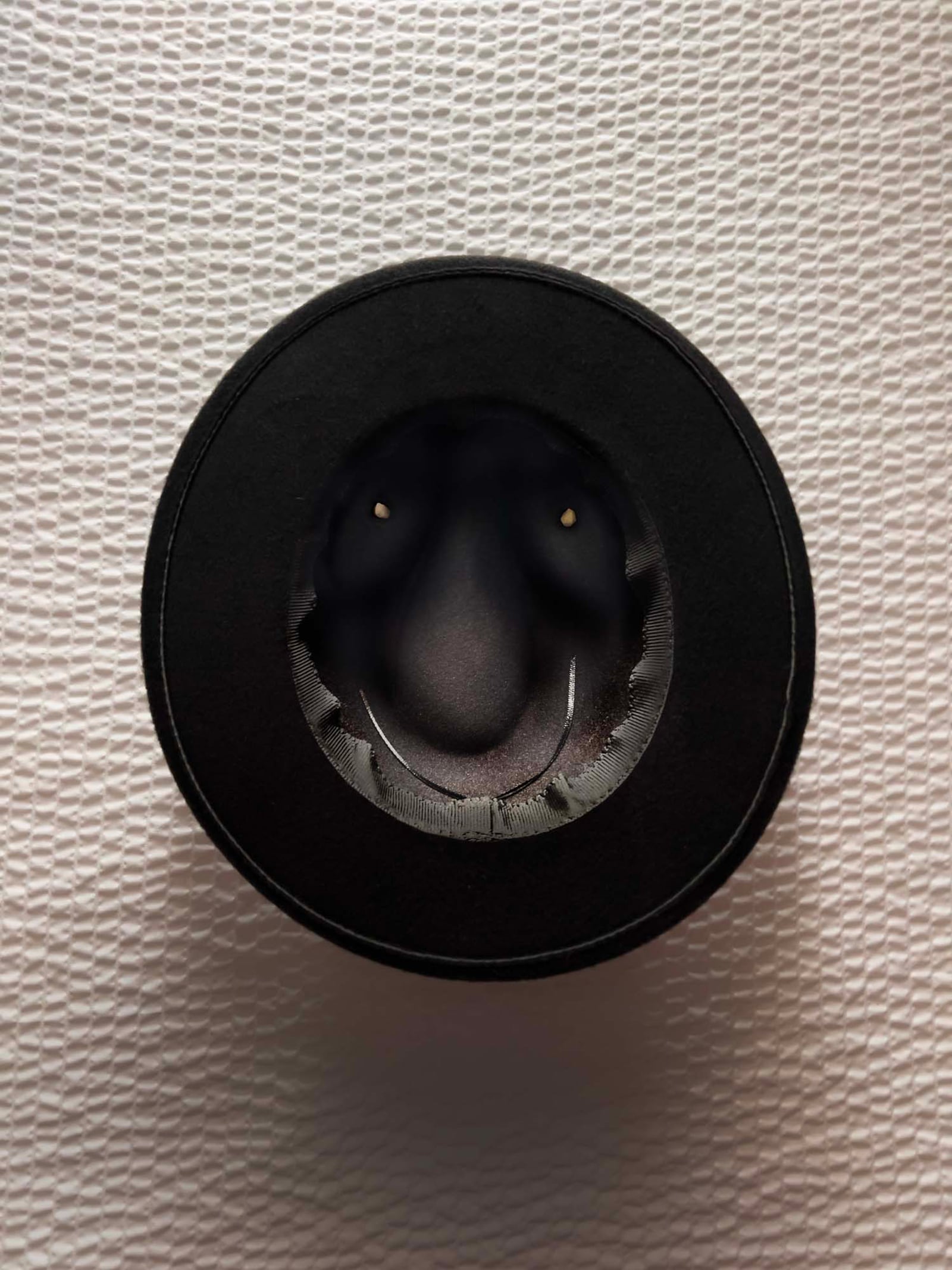 article image; primary-color: #776E69;