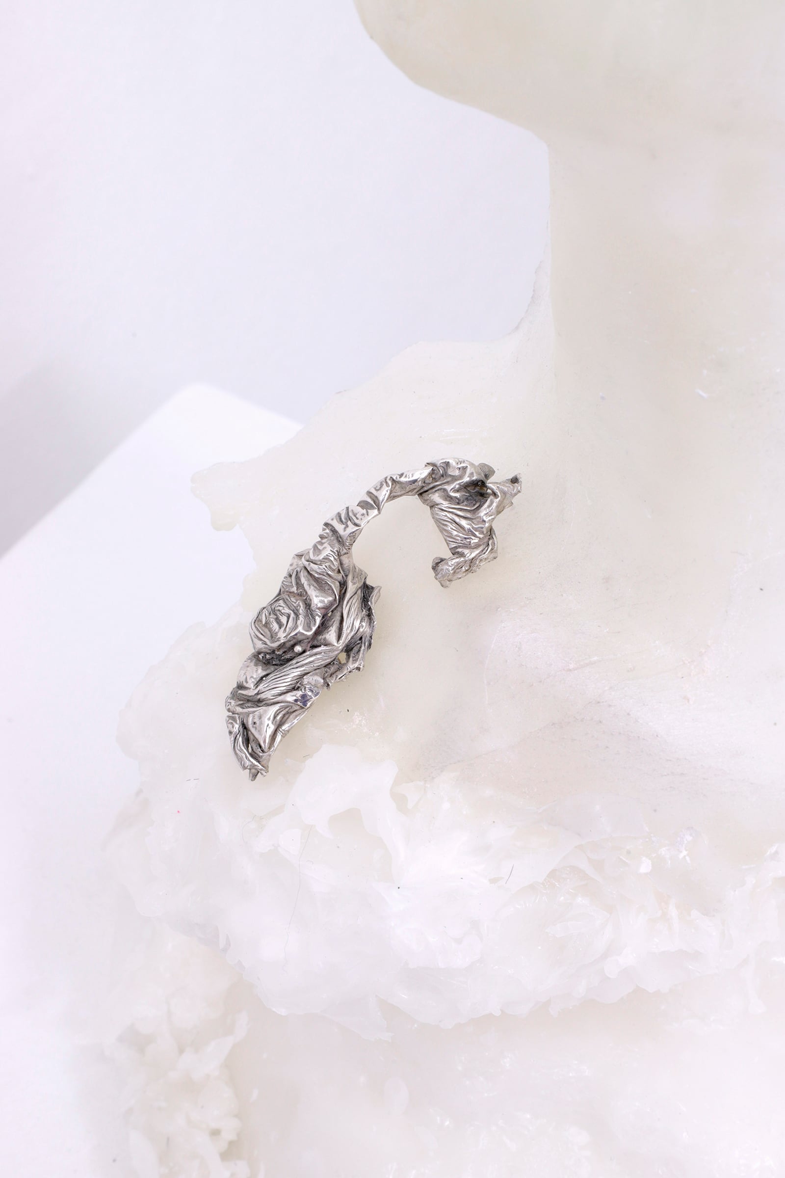 article image; primary-color: #E9DFE7;