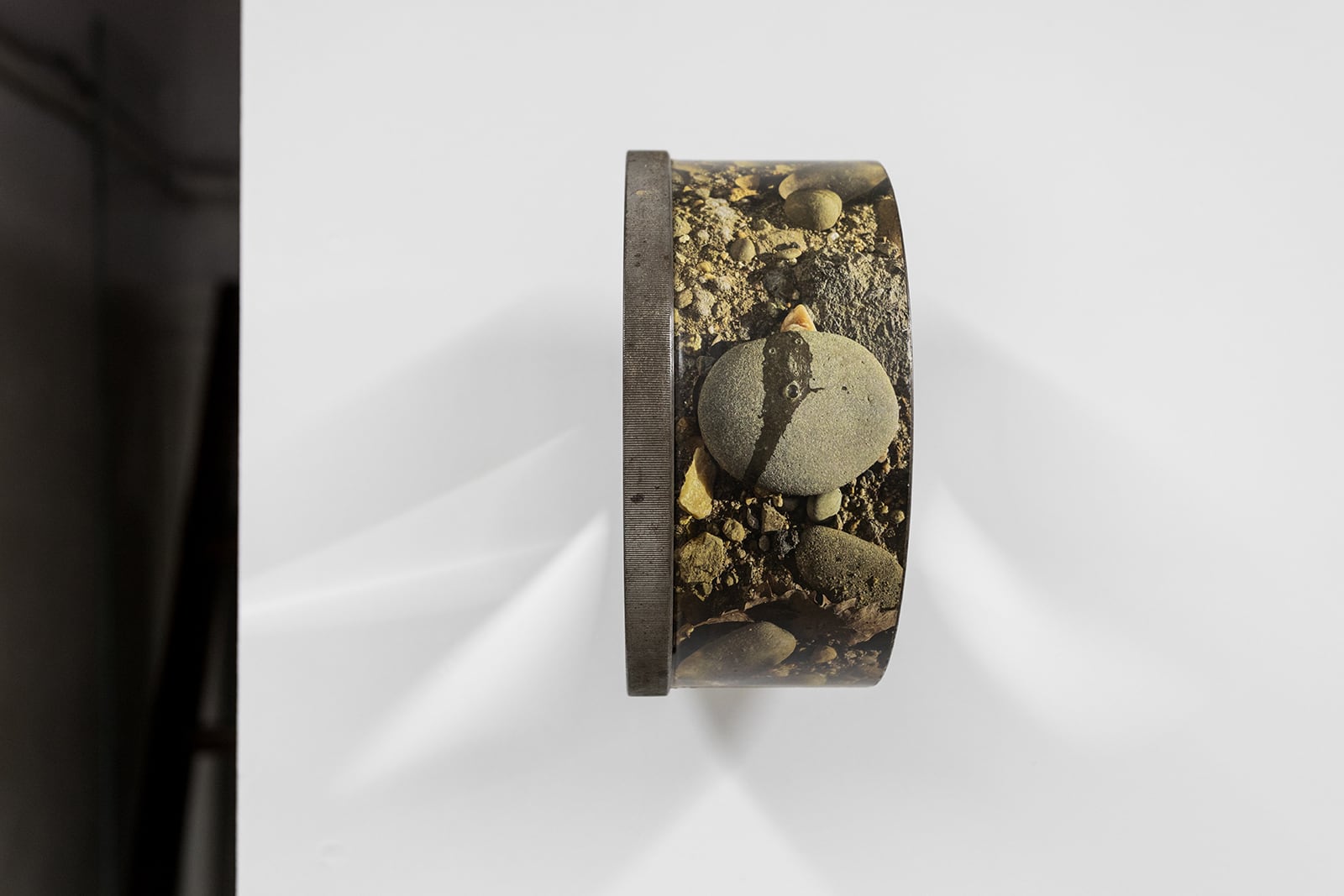 article image; primary-color: #ADA9A6;