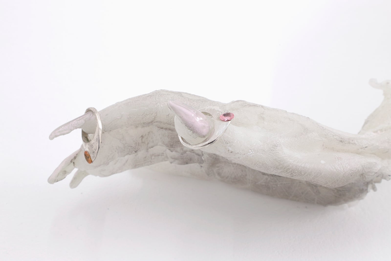 article image; primary-color: #E1DDDE;