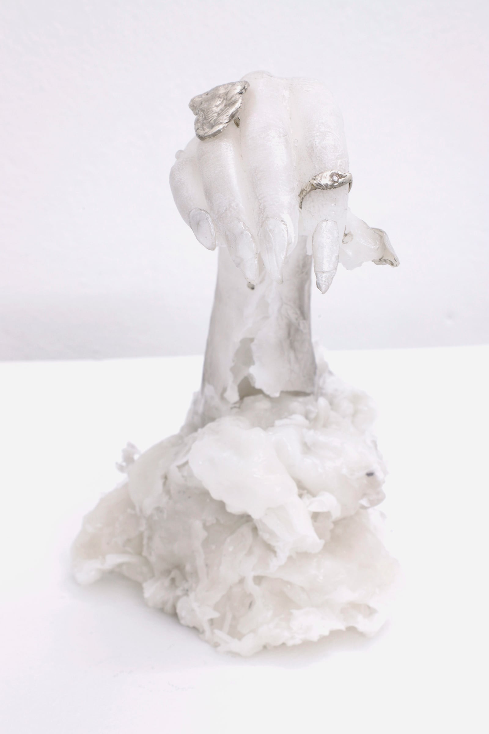 article image; primary-color: #E9E4EA;