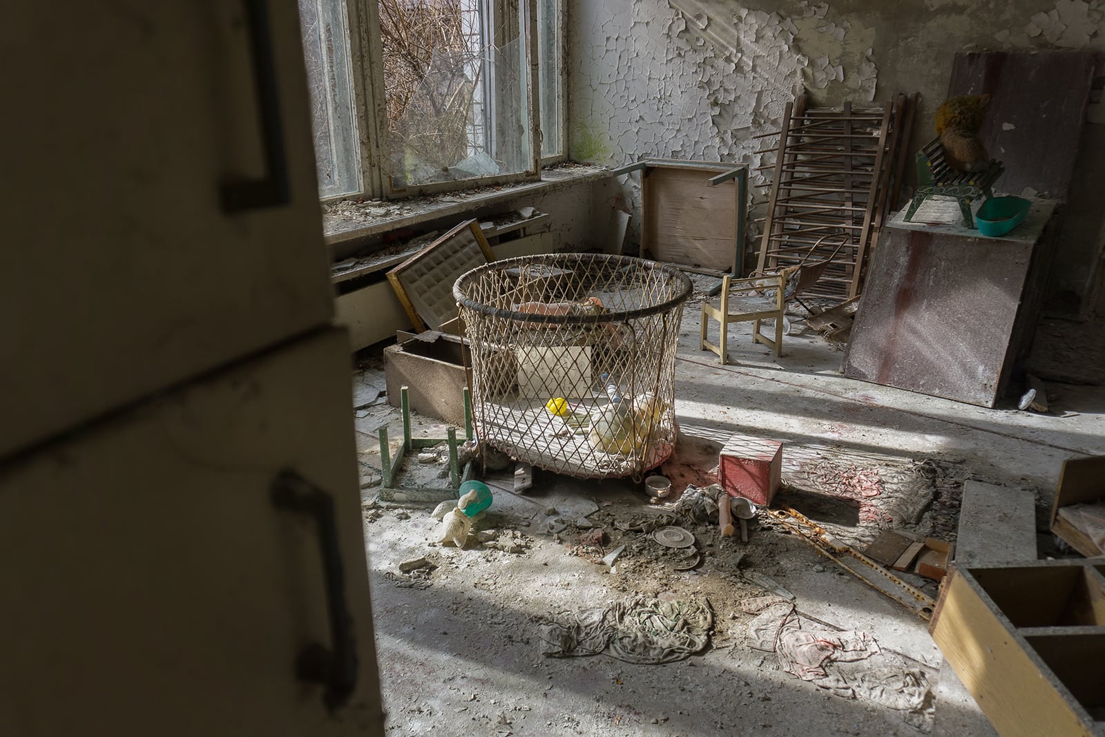 article image; primary-color: #524B43;