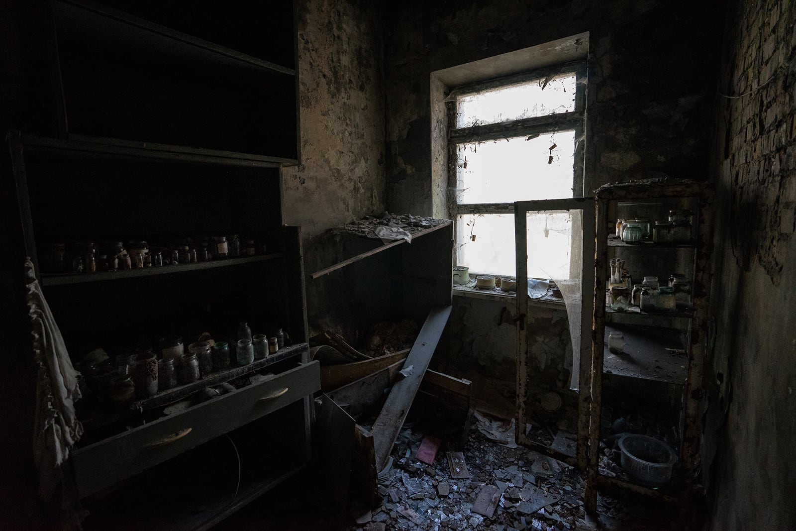 article image; primary-color: #201C19;