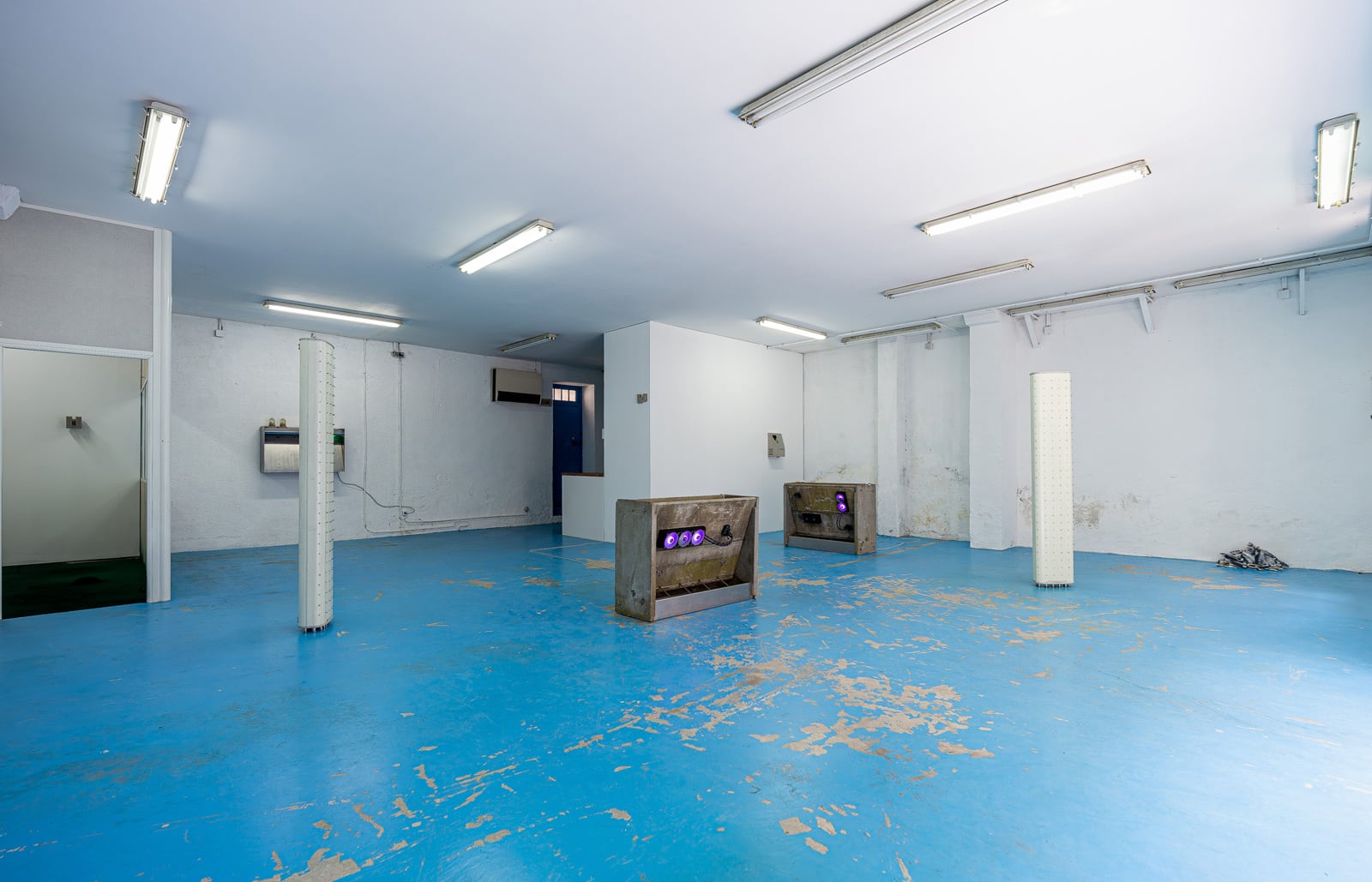 article image; primary-color: #8CADBE;