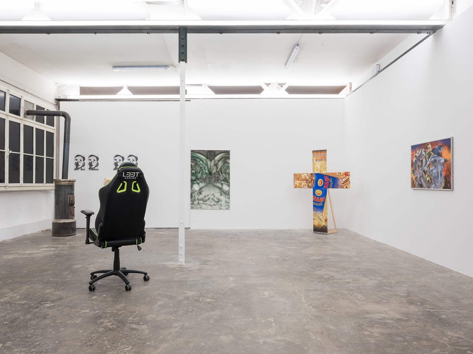 article image; primary-color: #B9B5B2;