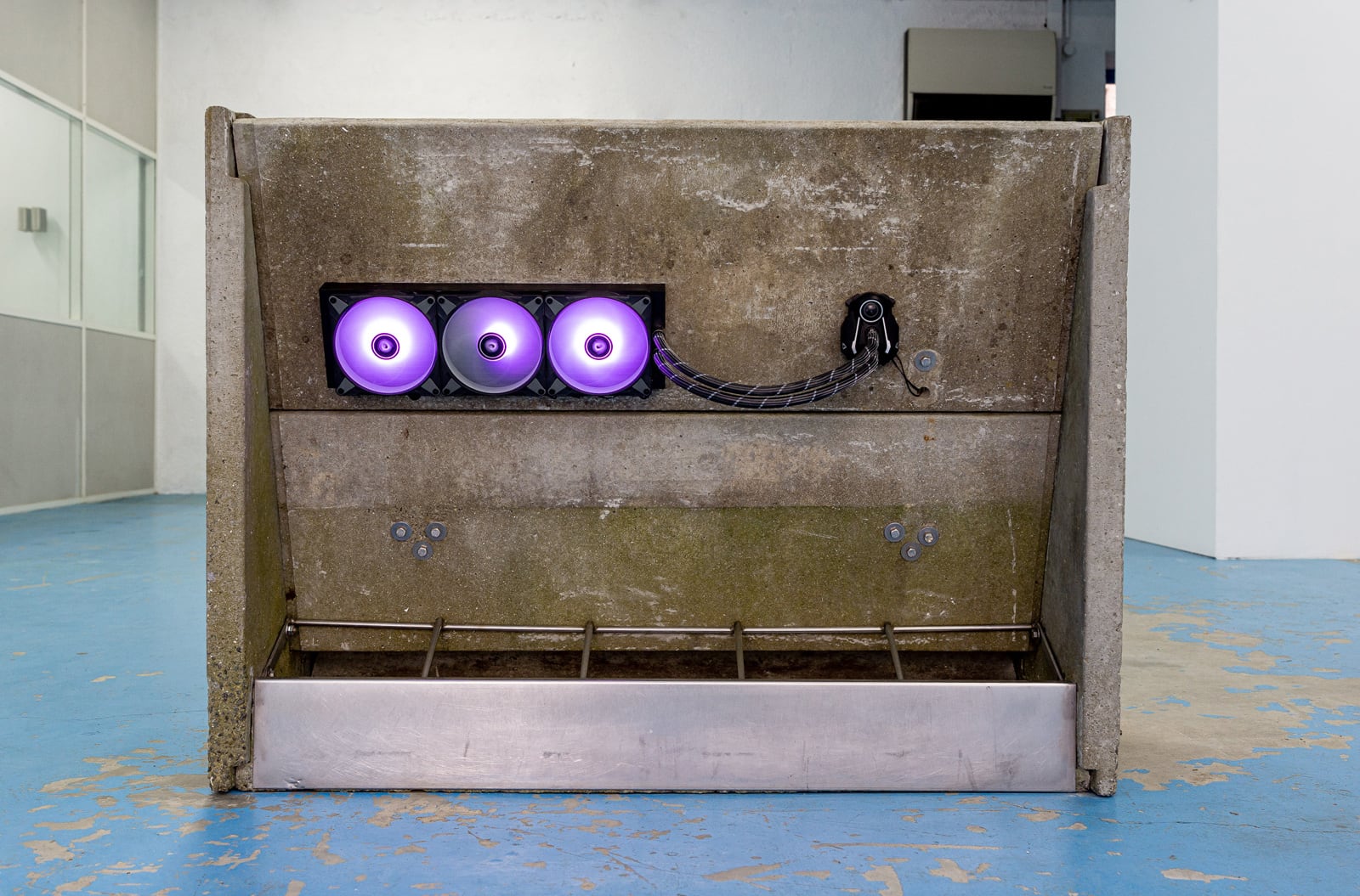 article image; primary-color: #8D8D8D;