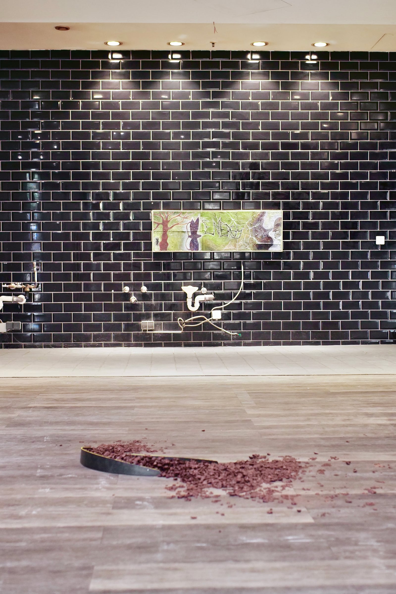 article image; primary-color: #847B76;