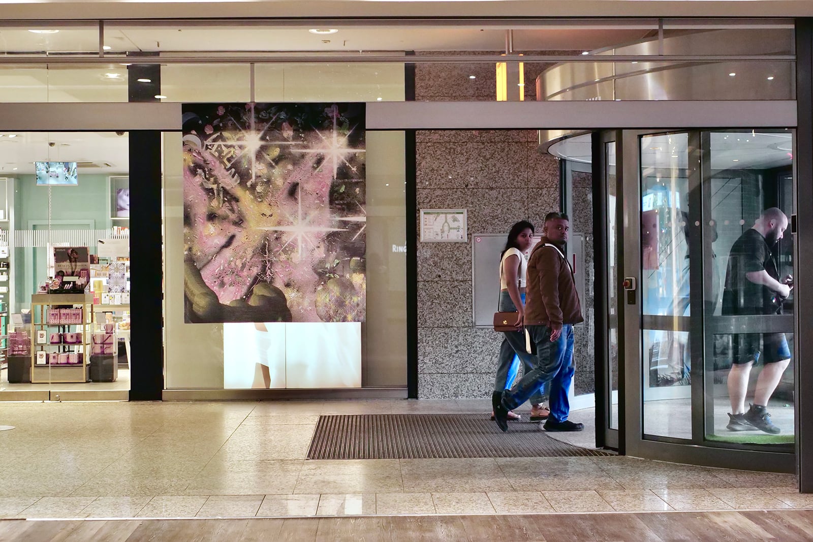 article image; primary-color: #8C7F76;