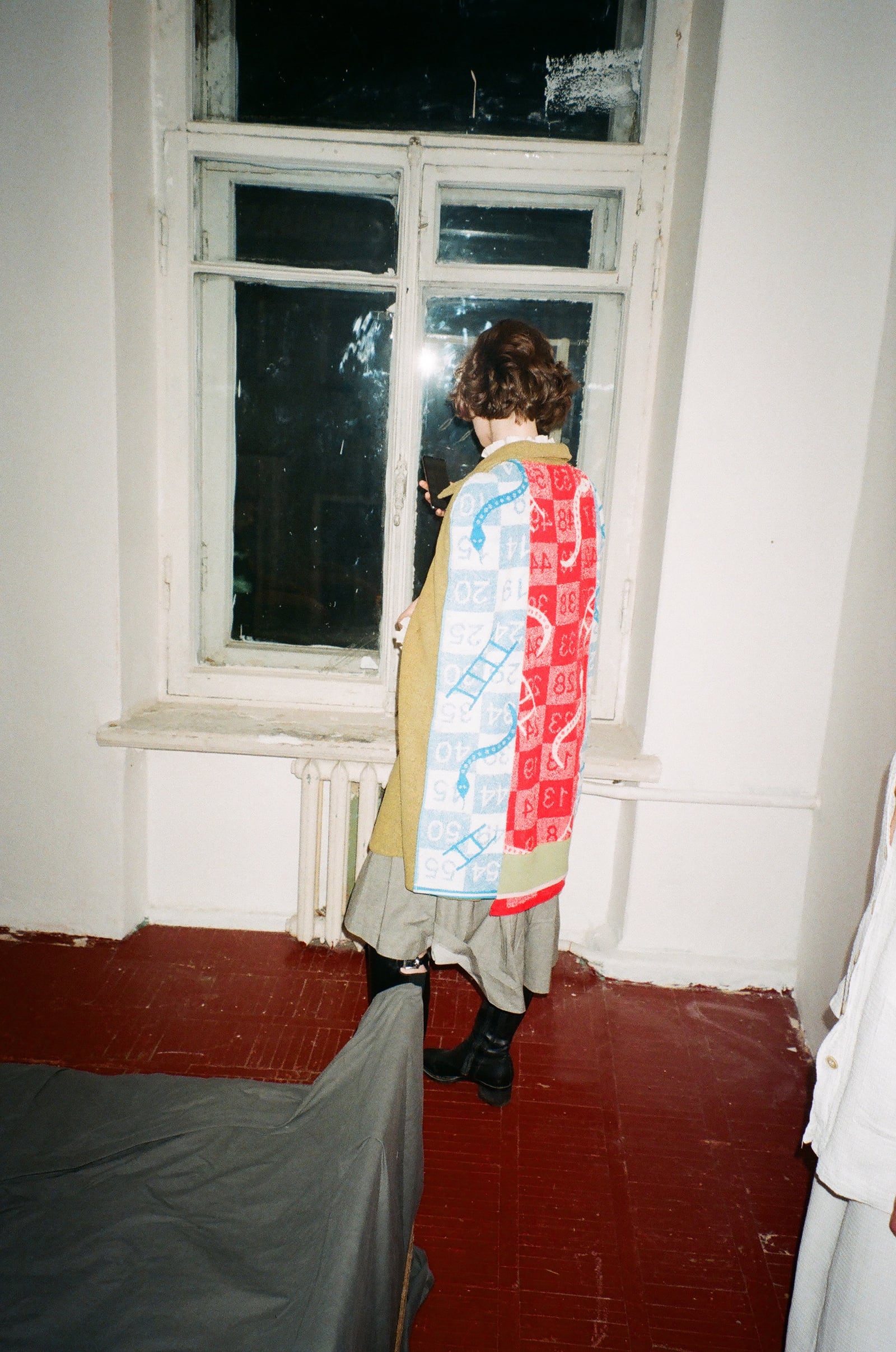 article image; primary-color: #948781;