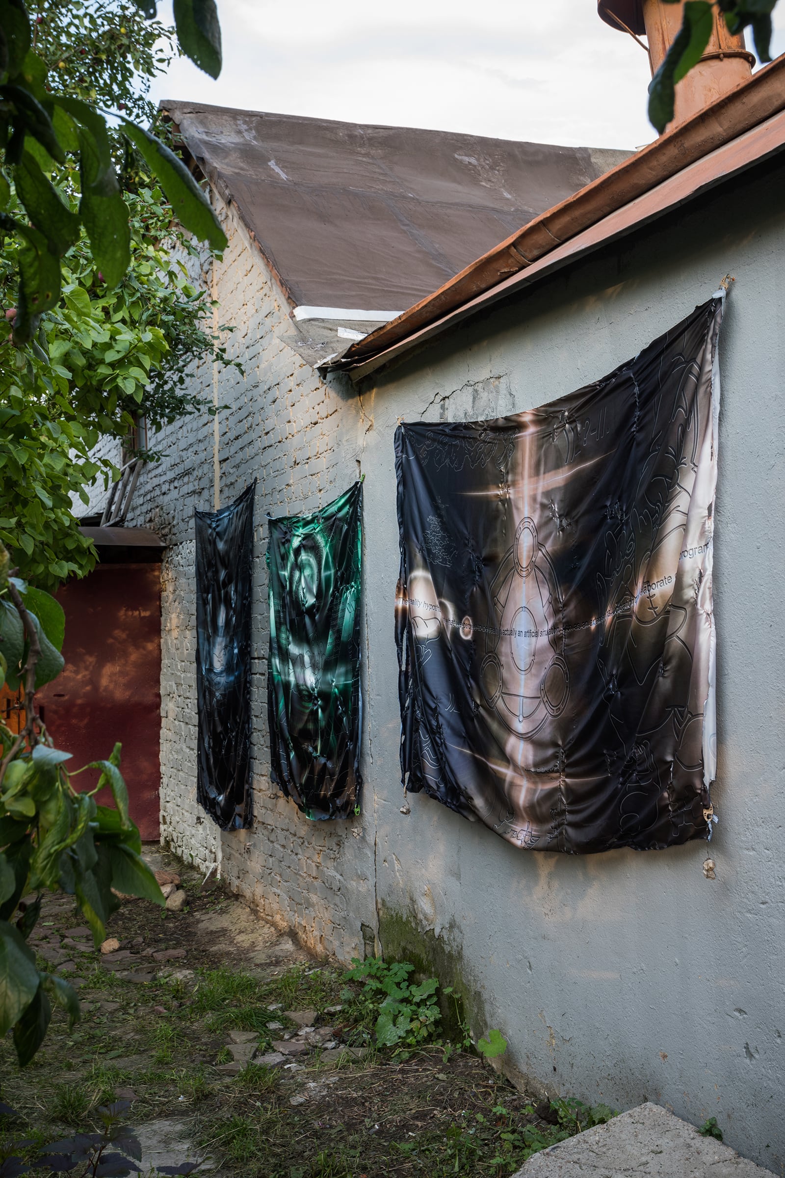 article image; primary-color: #61625A;