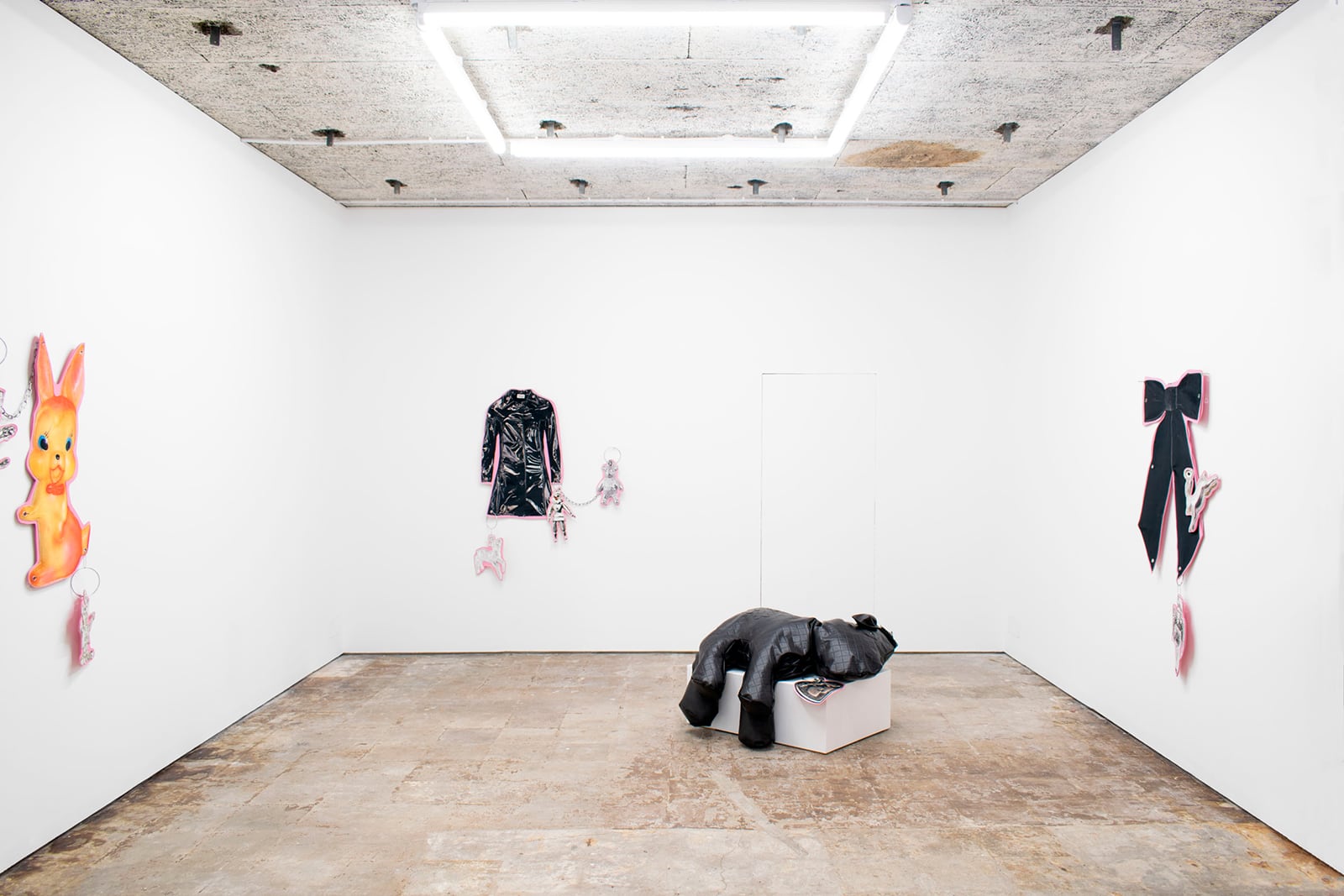 article image; primary-color: #DED7D1;