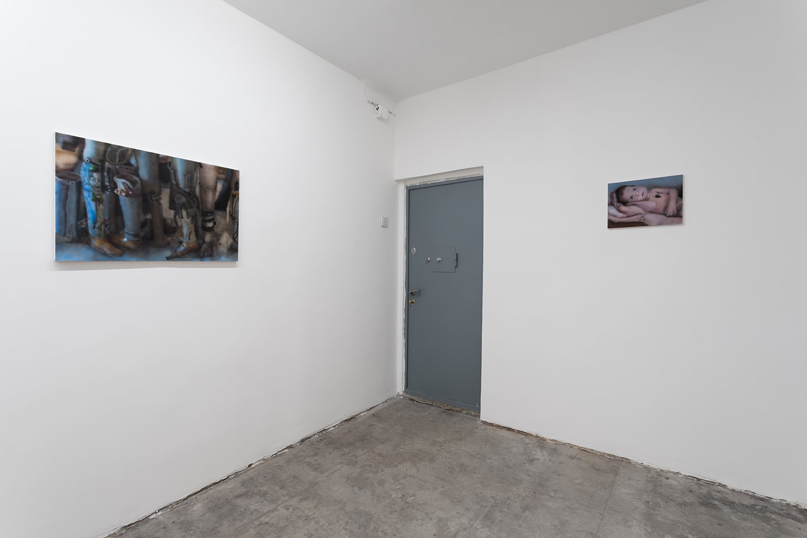 article image; primary-color: #B6B6B6;