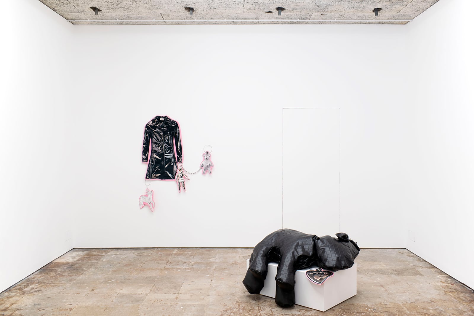 article image; primary-color: #DCD8D5;