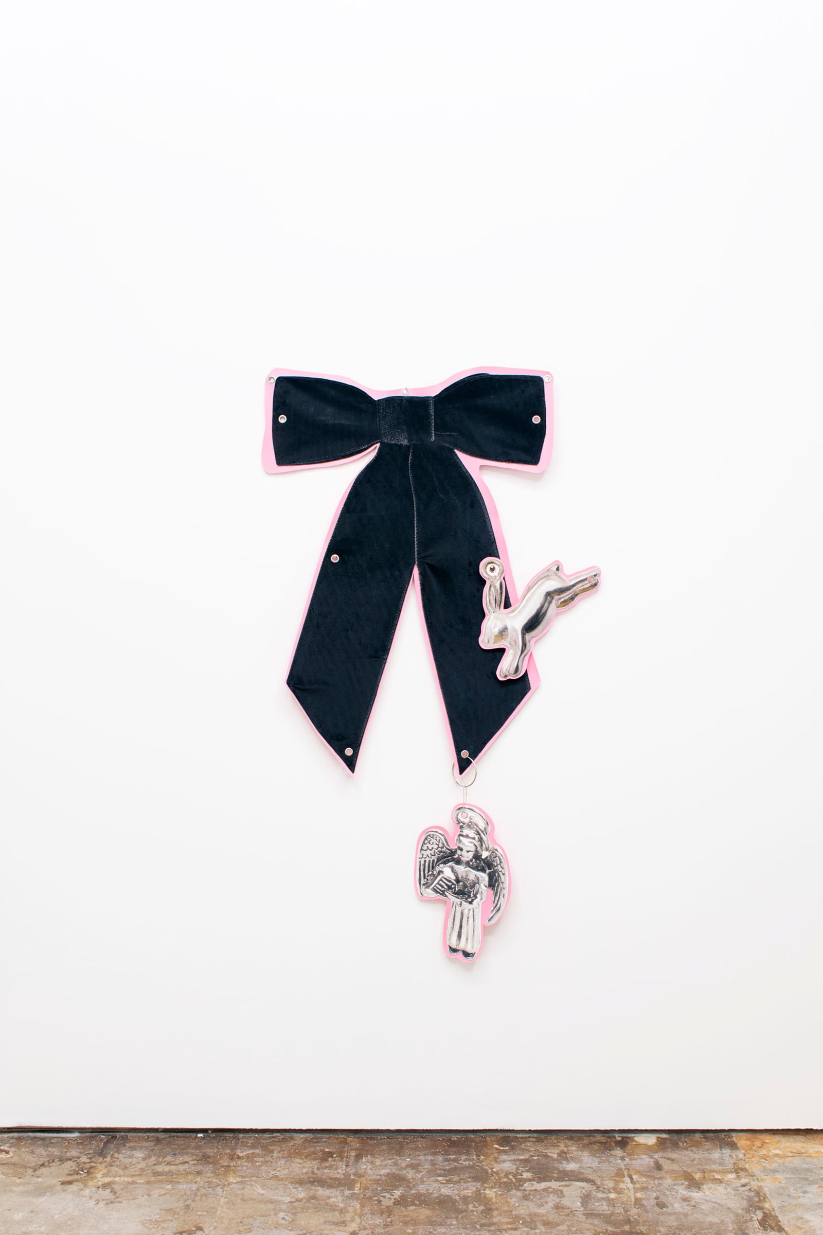 article image; primary-color: #E3DFDC;