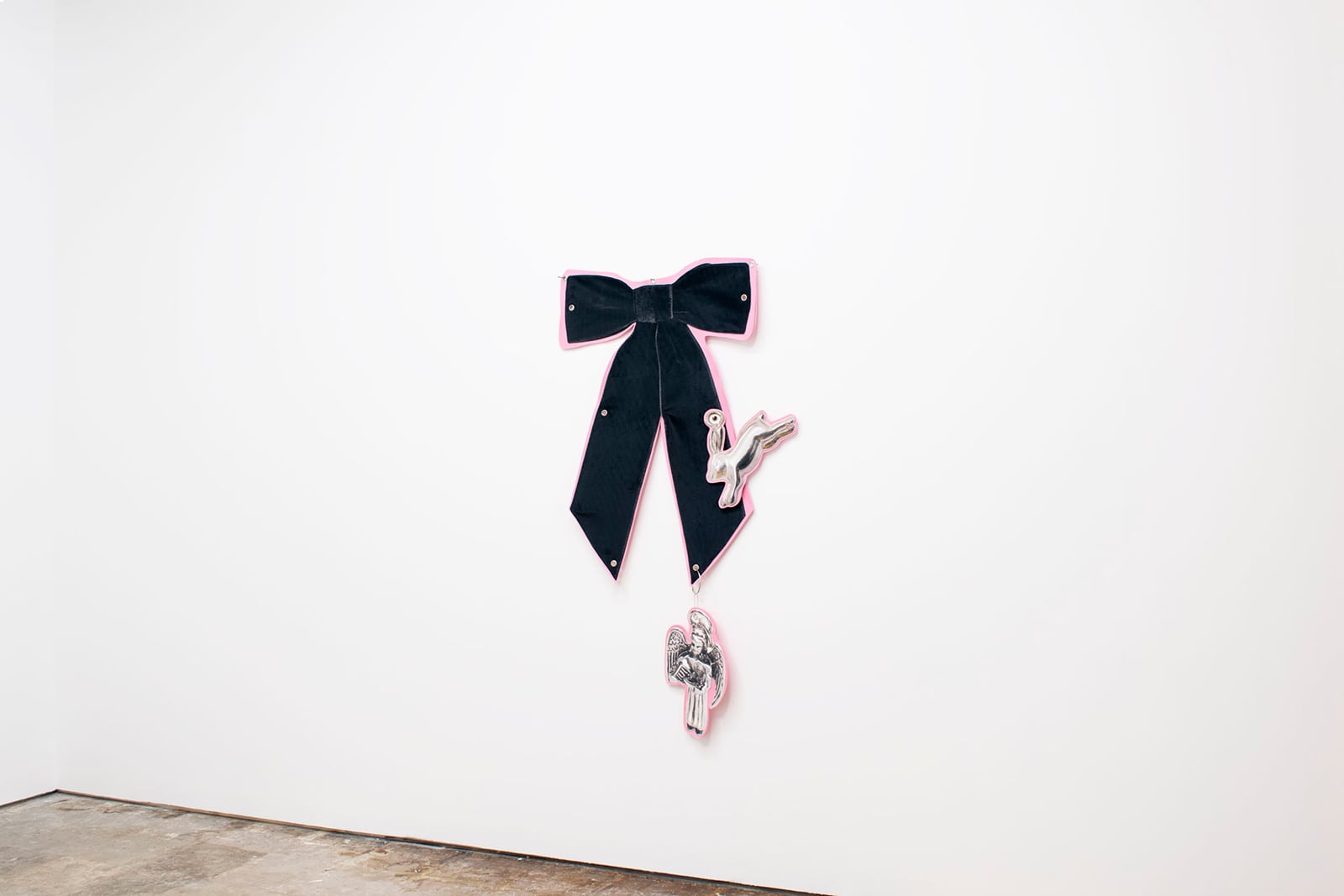 article image; primary-color: #E6E6E6;