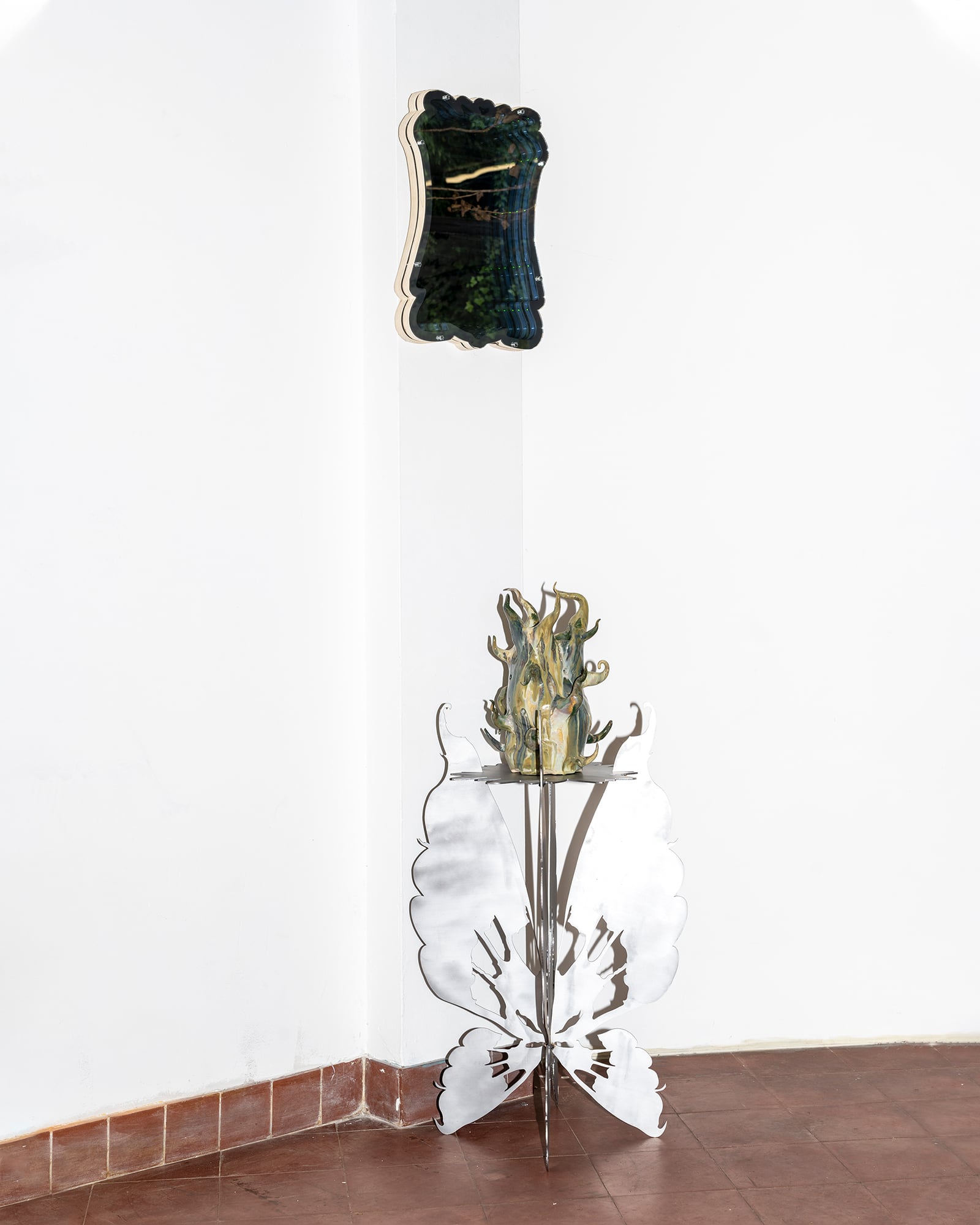 article image; primary-color: #E0DCD9;